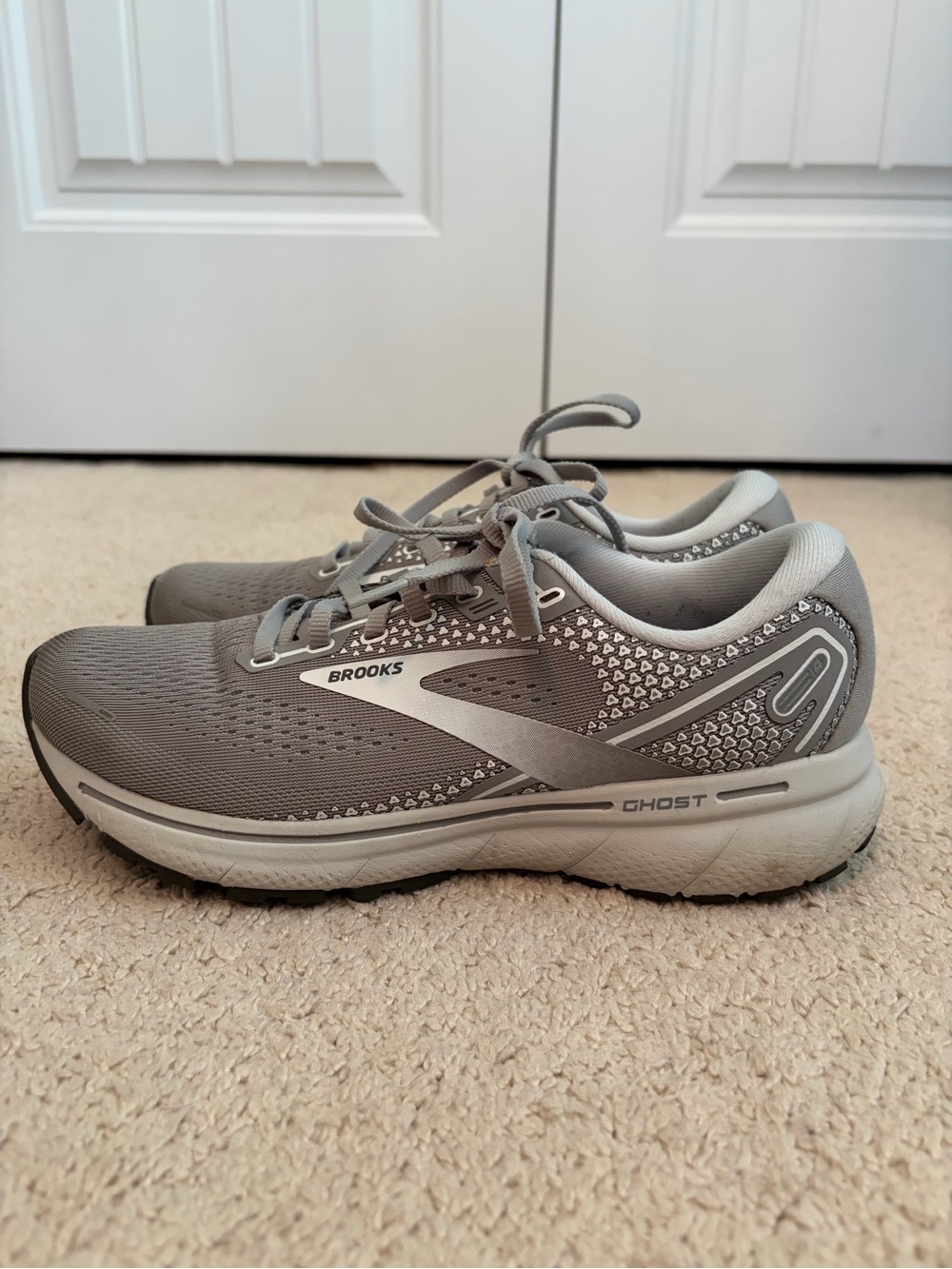 Brooks Ghost 14 Womens Size 8 Gray White Athletic Running Walking Shoes Sneakers